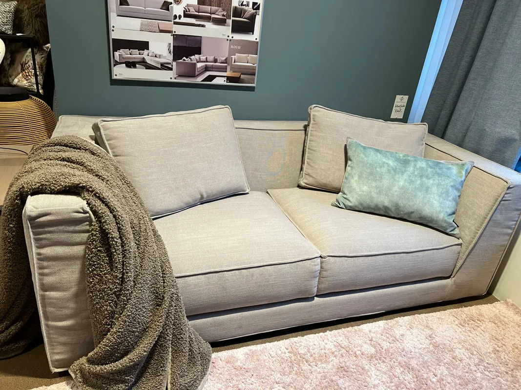 Sale: Sofa "Park" von Ventura Gemütlicher grauer 2-Sitzer ohne Füße